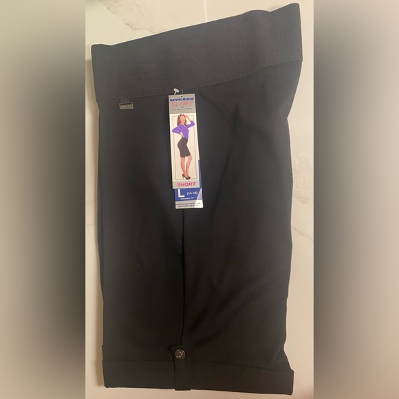 Nygard Slims Shorts Black Cuffed Stretch Shaping Wide Waistband (L 14-16) (NWT) - Picture 5 of 5